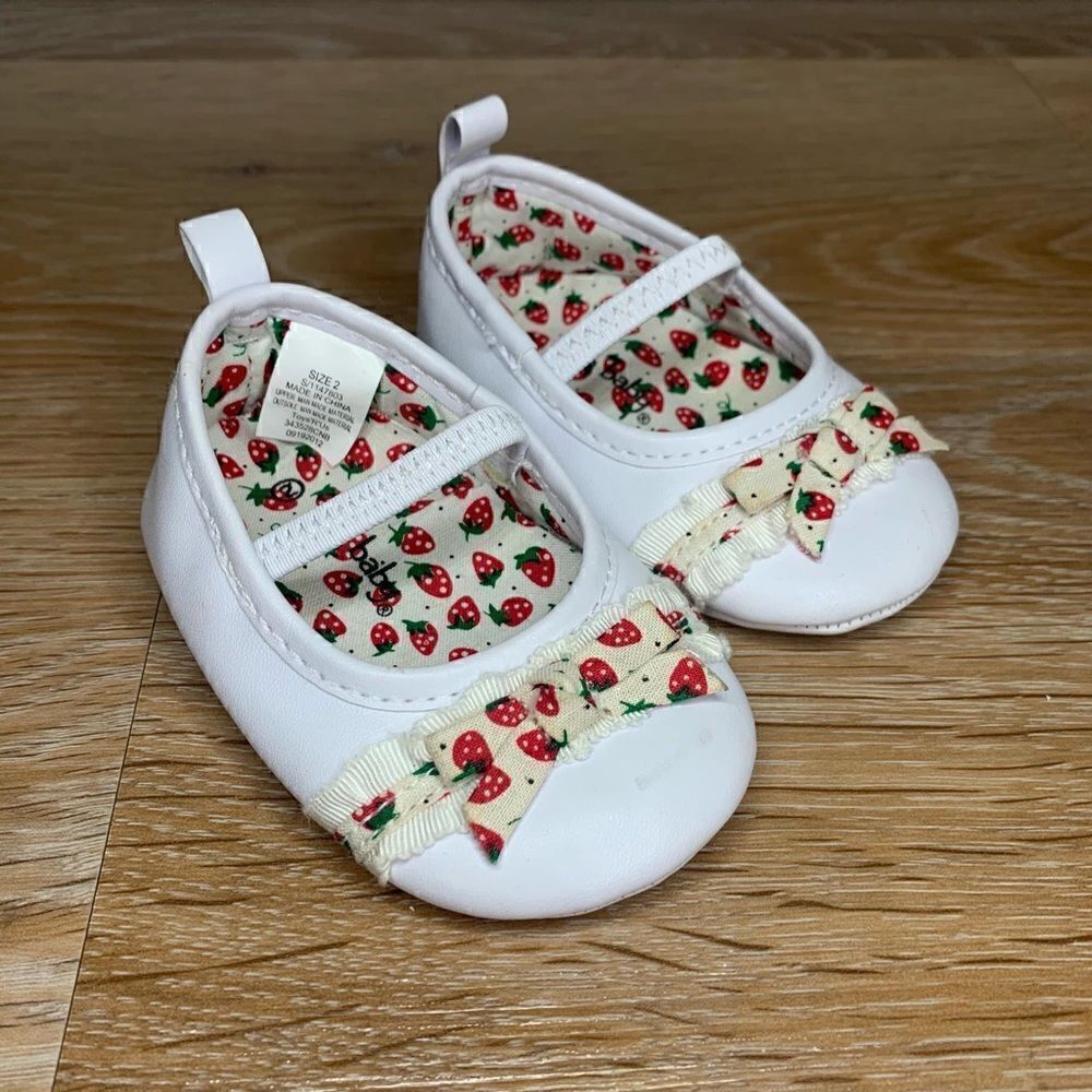 Koala Kids Baby Girl Size 2 White Strawberry Print Shoes